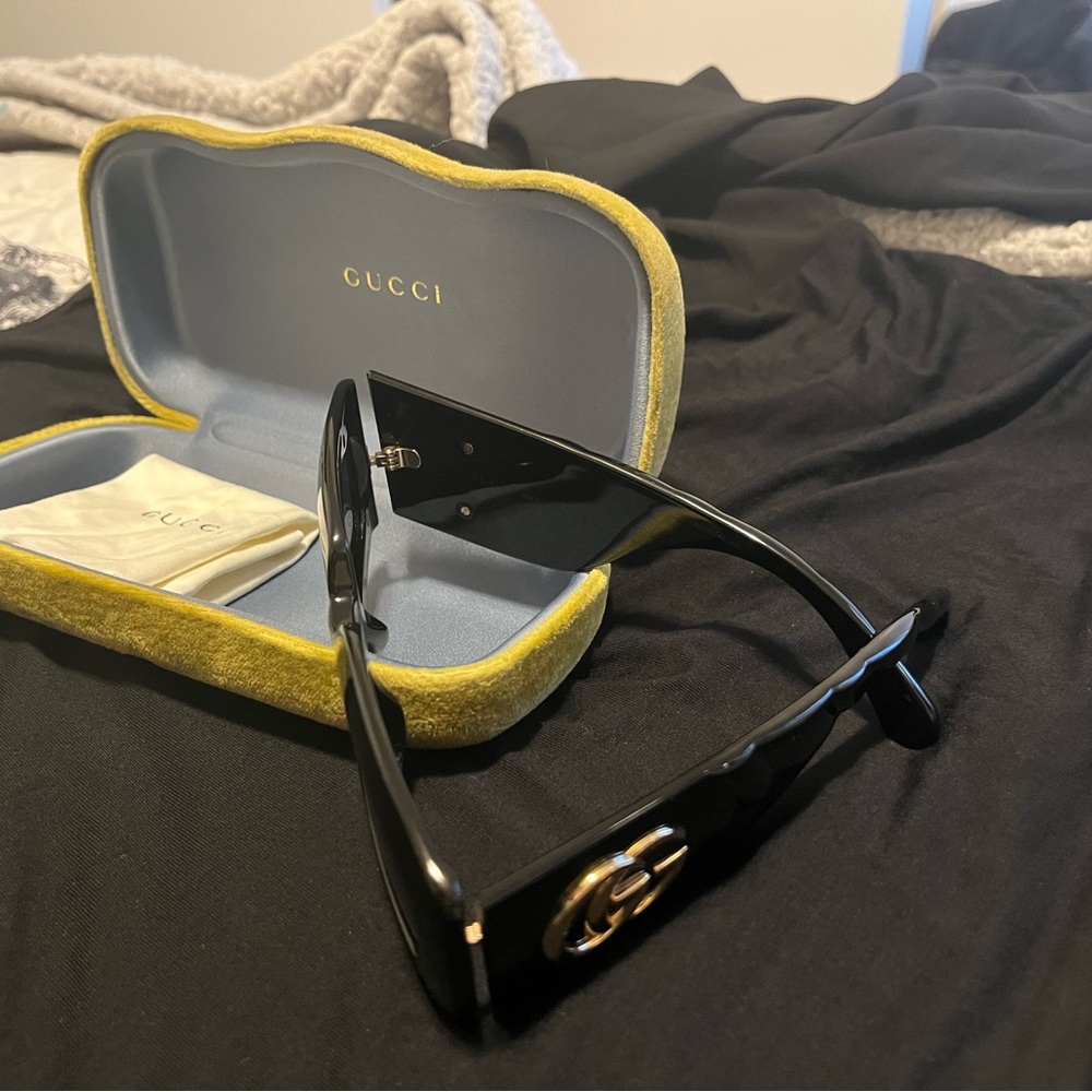 Gg0811s Gucci Rectangular Sunglasses - image 4